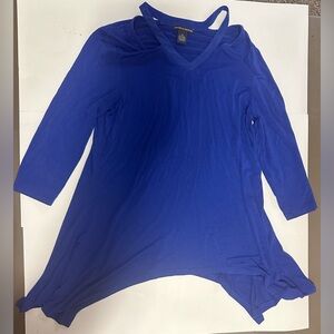 Chelsea & Theodore Women’s M Blue Long Sleeve Cold Shoulder Asymmetrical Hem Top